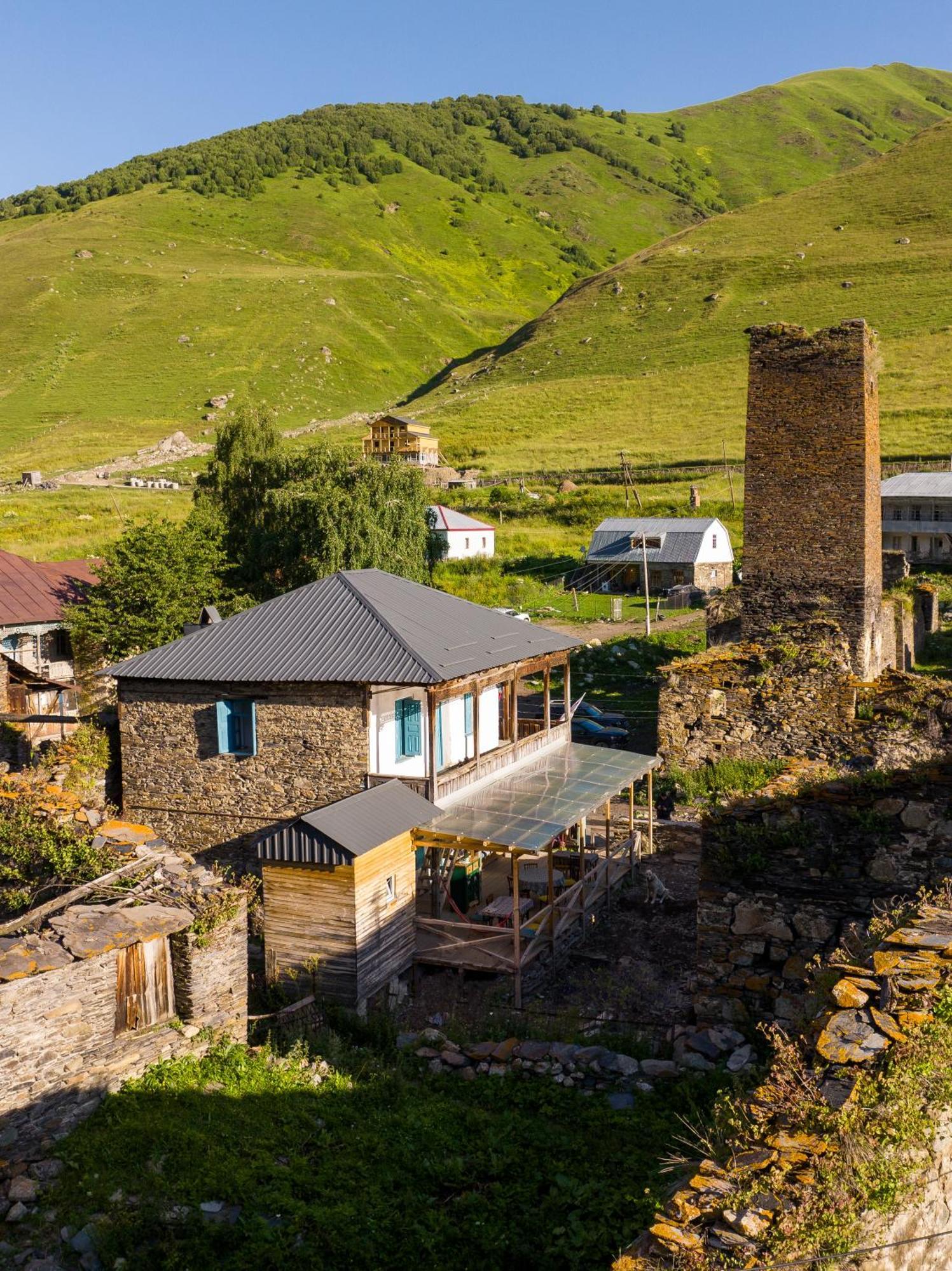 Agra Ushguli Hotel Buitenkant foto