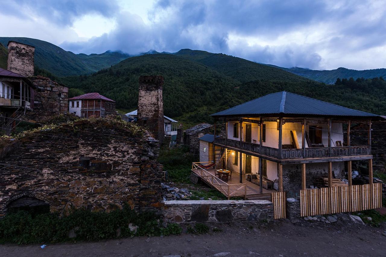 Agra Ushguli Hotel Buitenkant foto