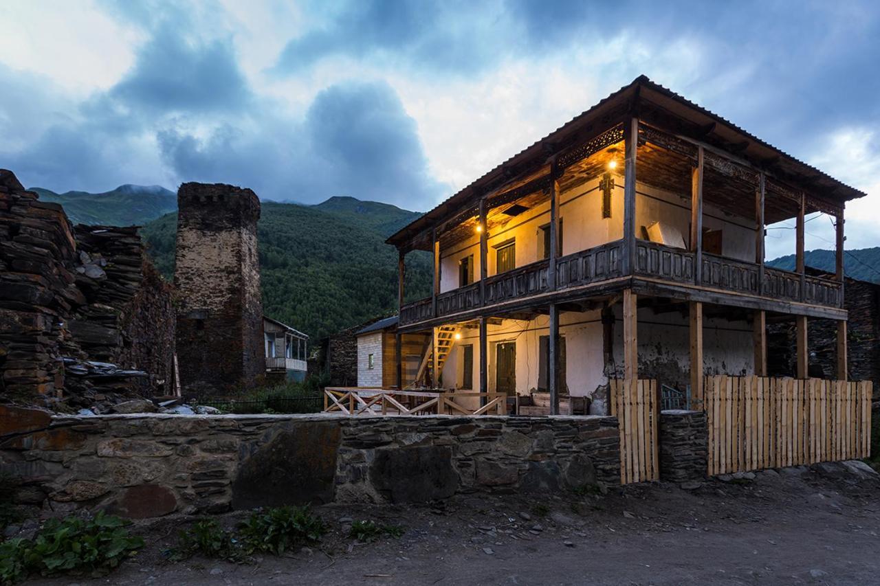 Agra Ushguli Hotel Buitenkant foto